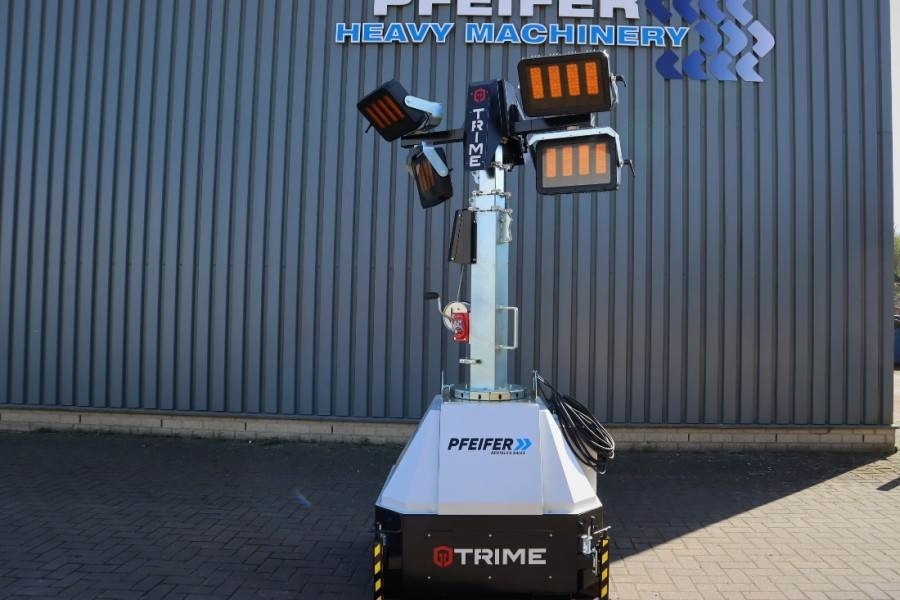 Trime X-Mast 4 × 320W Valid Inspection, *Guarantee - Кула за рефлектори: слика 1 Trime X-Mast 4 × 320W Valid Inspection, *Guarantee - Кула за рефлектори: слика 1
