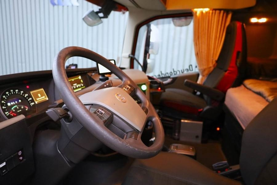 Volvo FH12 With Cormach 135tm Crane Volvo FH12 10x4 With - Кран за секакви терени: слика 4 Volvo FH12 With Cormach 135tm Crane Volvo FH12 10x4 With - Кран за секакви терени: слика 4
