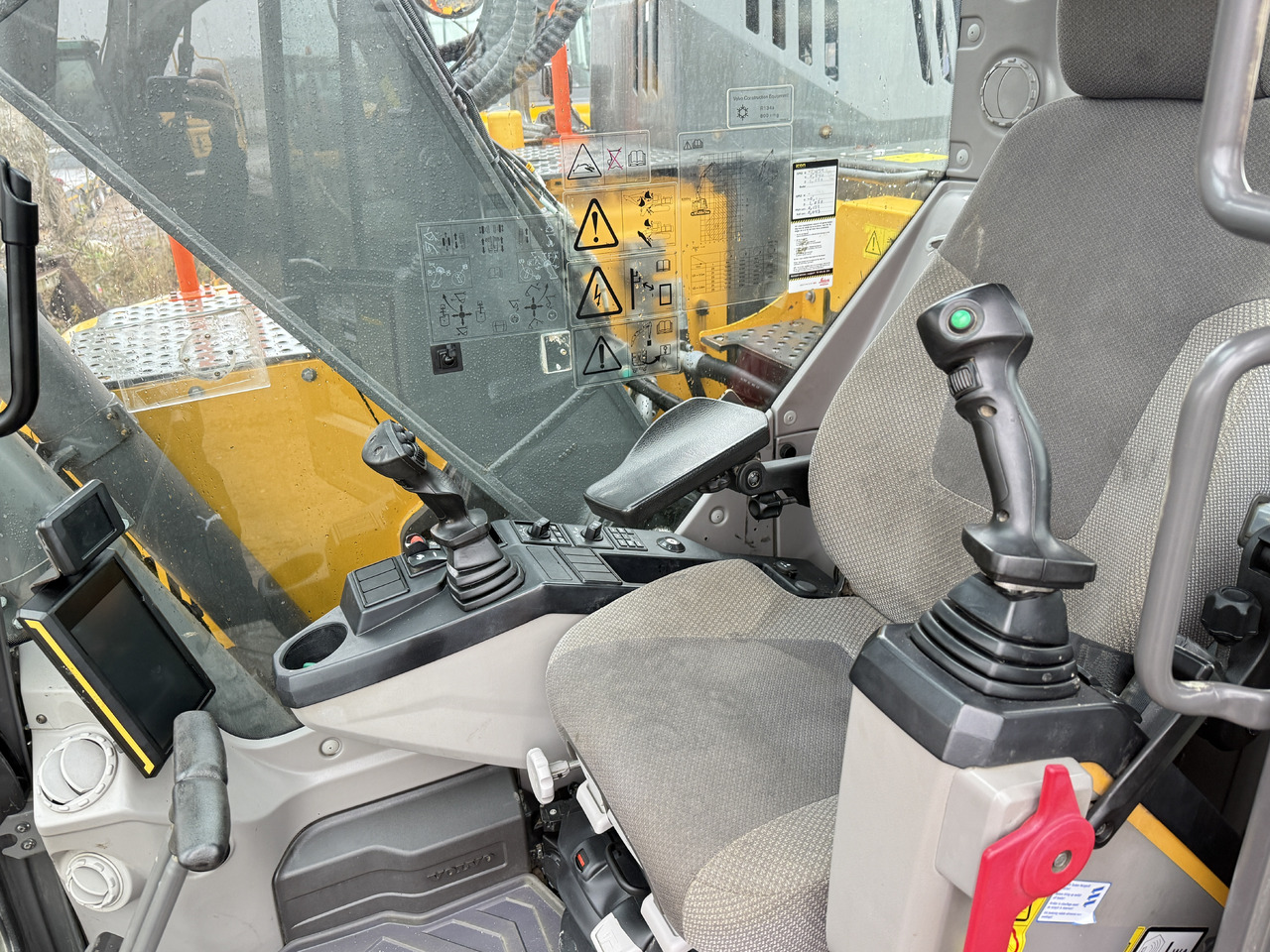 VOLVO 235 - Багер гасеничар: слика 4 VOLVO 235 - Багер гасеничар: слика 4