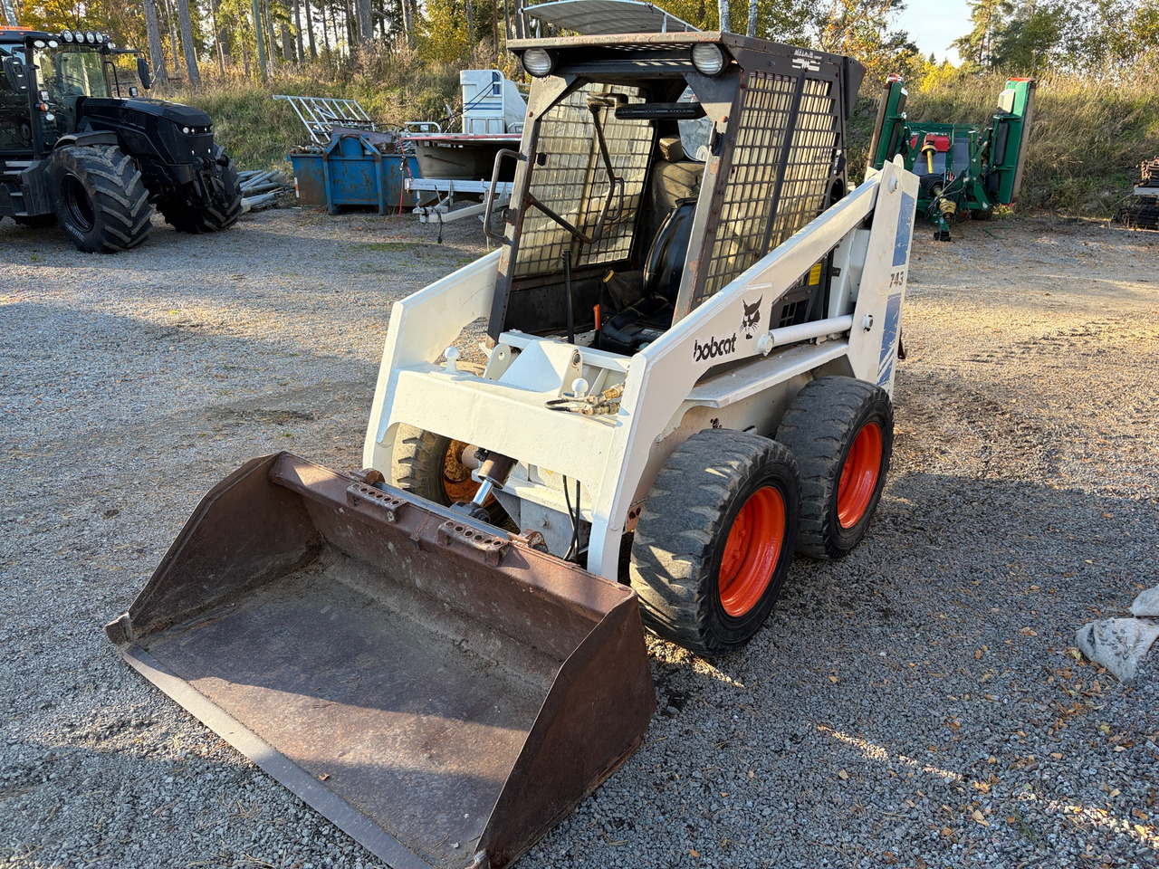 Bobcat 743 - Натоварувач на тркала: слика 1 Bobcat 743 - Натоварувач на тркала: слика 1
