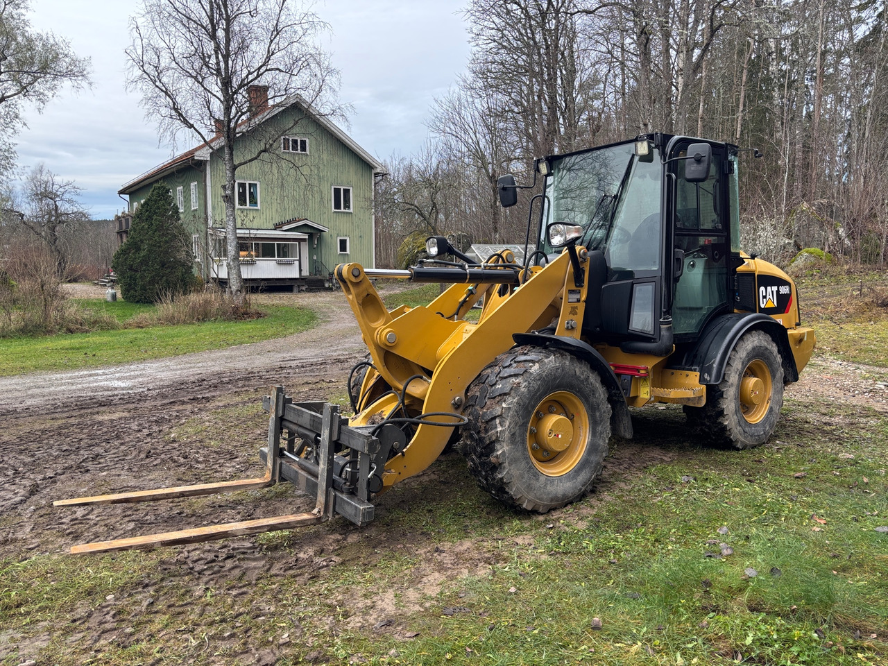 CAT 906H2 - Натоварувач на тркала: слика 1 CAT 906H2 - Натоварувач на тркала: слика 1