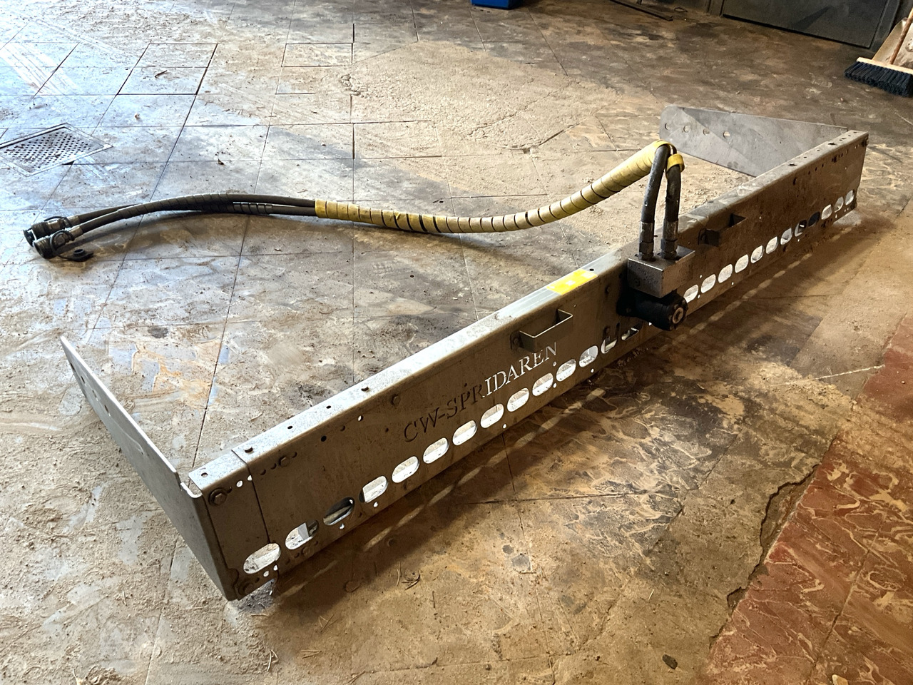 CW 1-285 - Распрскувач на песок/ Сол: слика 1 CW 1-285 - Распрскувач на песок/ Сол: слика 1