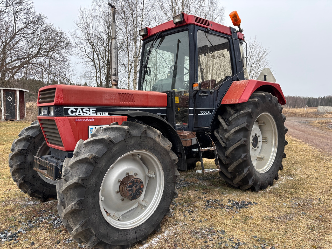 Case IH 1056XL - Трактор: слика 1 Case IH 1056XL - Трактор: слика 1