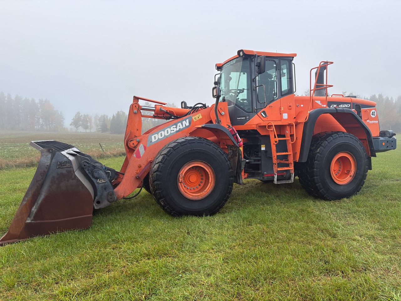 Doosan DL420-5 - Натоварувач на тркала: слика 1 Doosan DL420-5 - Натоварувач на тркала: слика 1