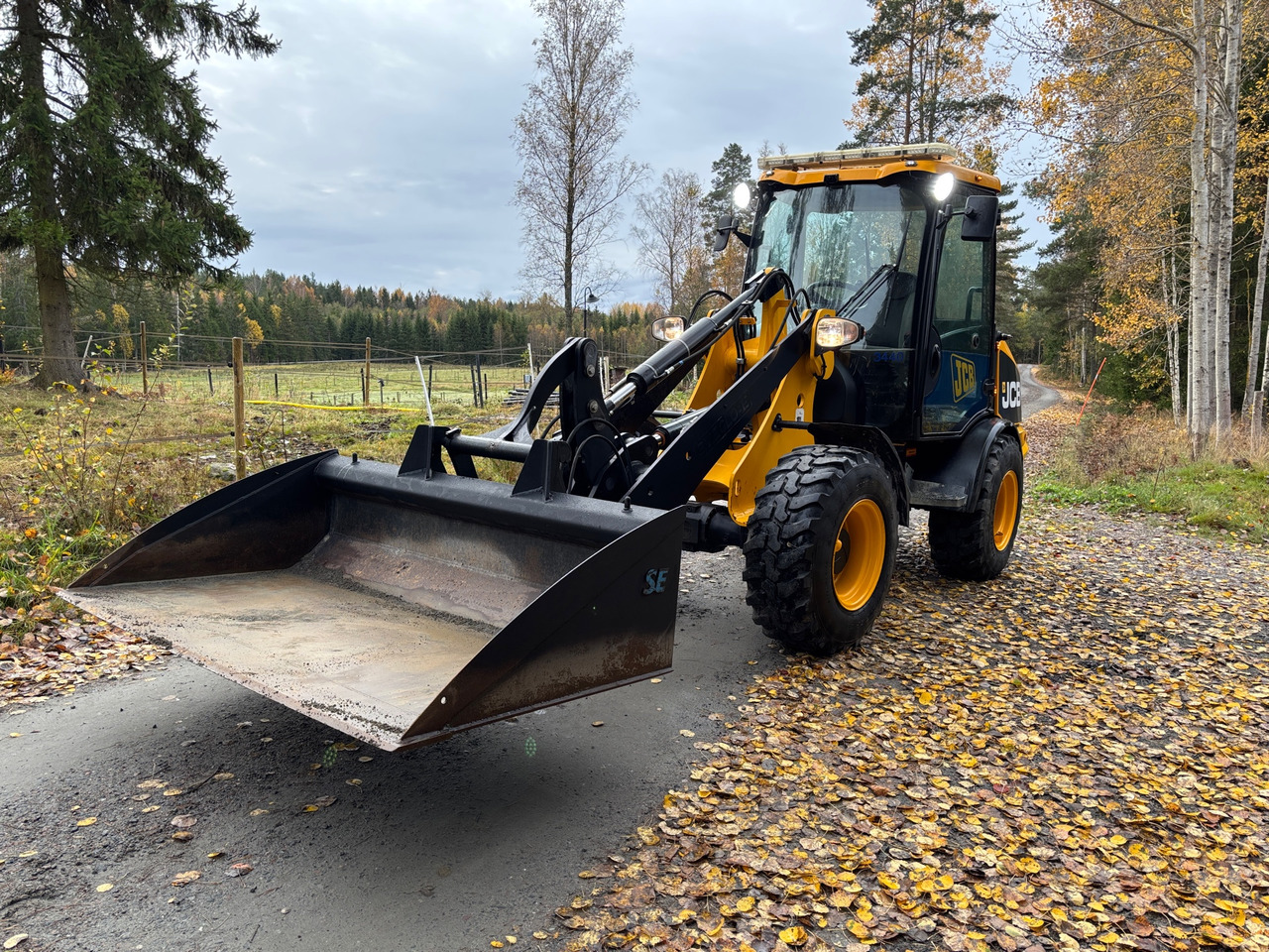 JCB 406 - Натоварувач на тркала: слика 1 JCB 406 - Натоварувач на тркала: слика 1