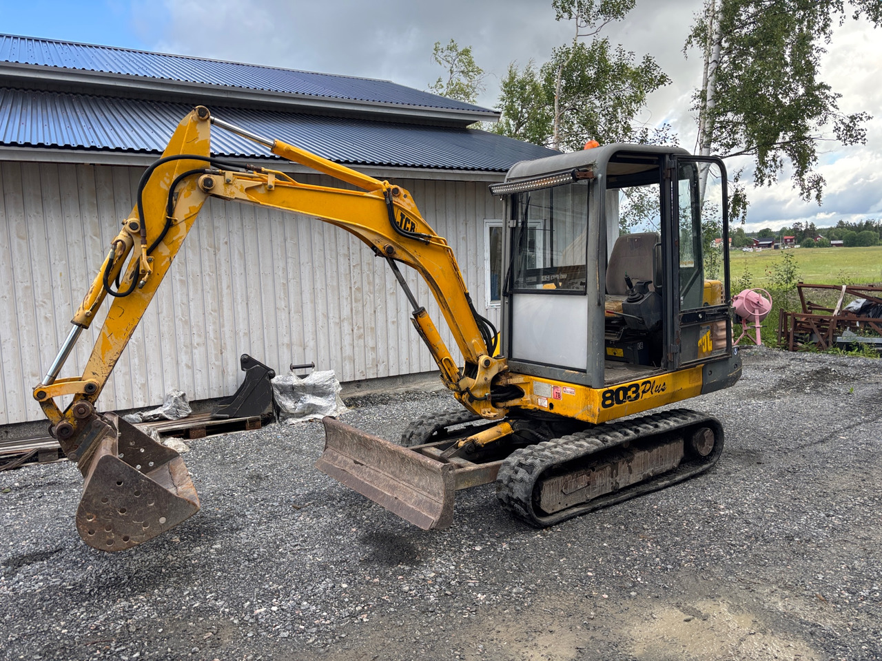 JCB 803 Plus - Багер: слика 1 JCB 803 Plus - Багер: слика 1