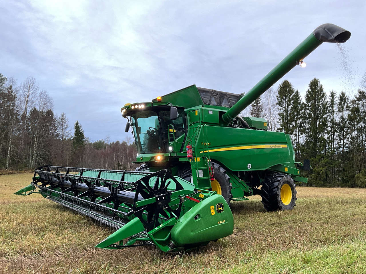 John Deere T670i - Комбајн: слика 1 John Deere T670i - Комбајн: слика 1