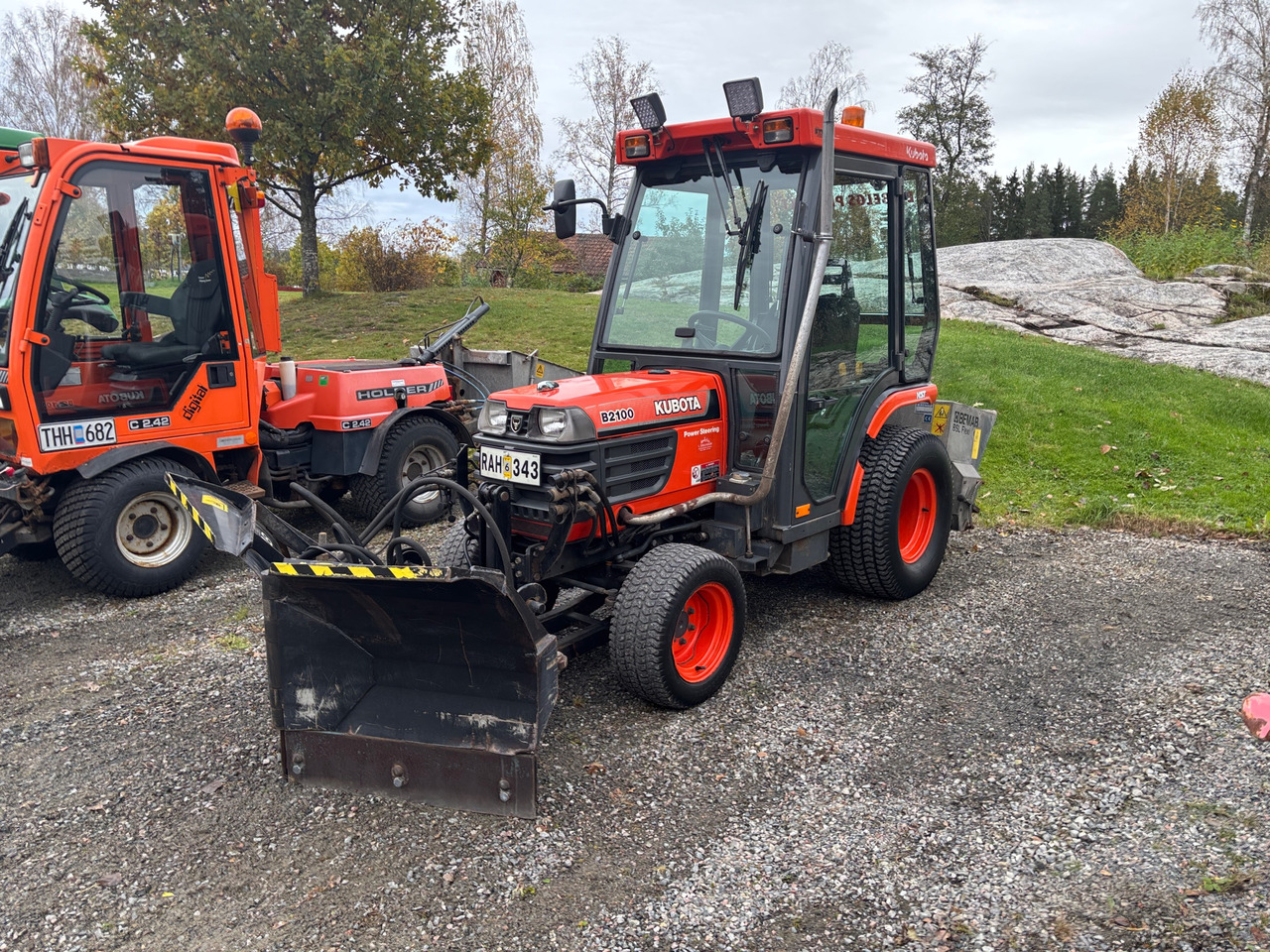 Kubota B2100 - Трактор: слика 1 Kubota B2100 - Трактор: слика 1