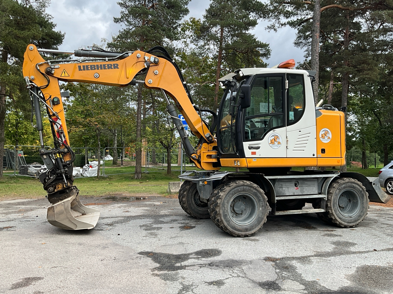 Liebherr A 910 Compact Litronic - Багер: слика 1 Liebherr A 910 Compact Litronic - Багер: слика 1