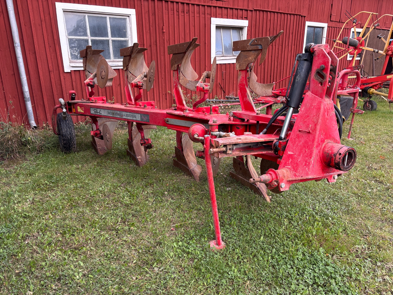 Massey Ferguson 715-4AX - Плуг: слика 1 Massey Ferguson 715-4AX - Плуг: слика 1