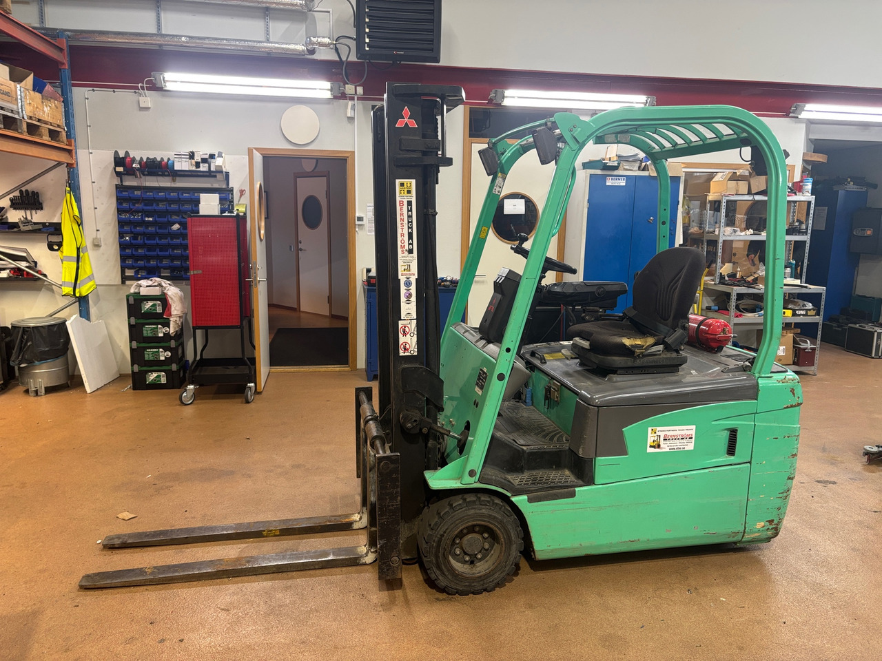 Mitsubishi FB20NT - Опрема за ракување со материјали: слика 1 Mitsubishi FB20NT - Опрема за ракување со материјали: слика 1