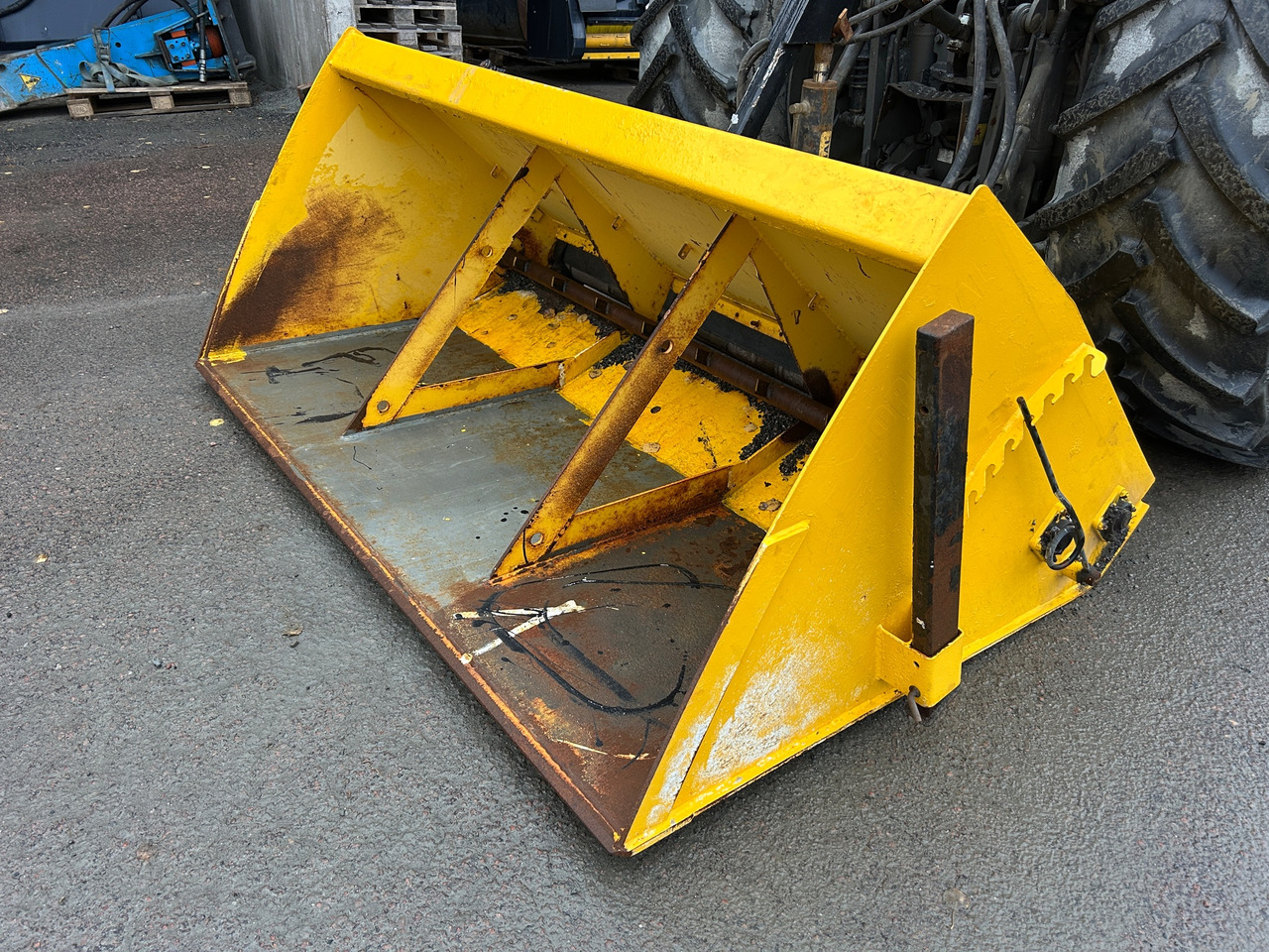 Trejon Optimal SP1600 - Распрскувач на песок/ Сол: слика 1 Trejon Optimal SP1600 - Распрскувач на песок/ Сол: слика 1