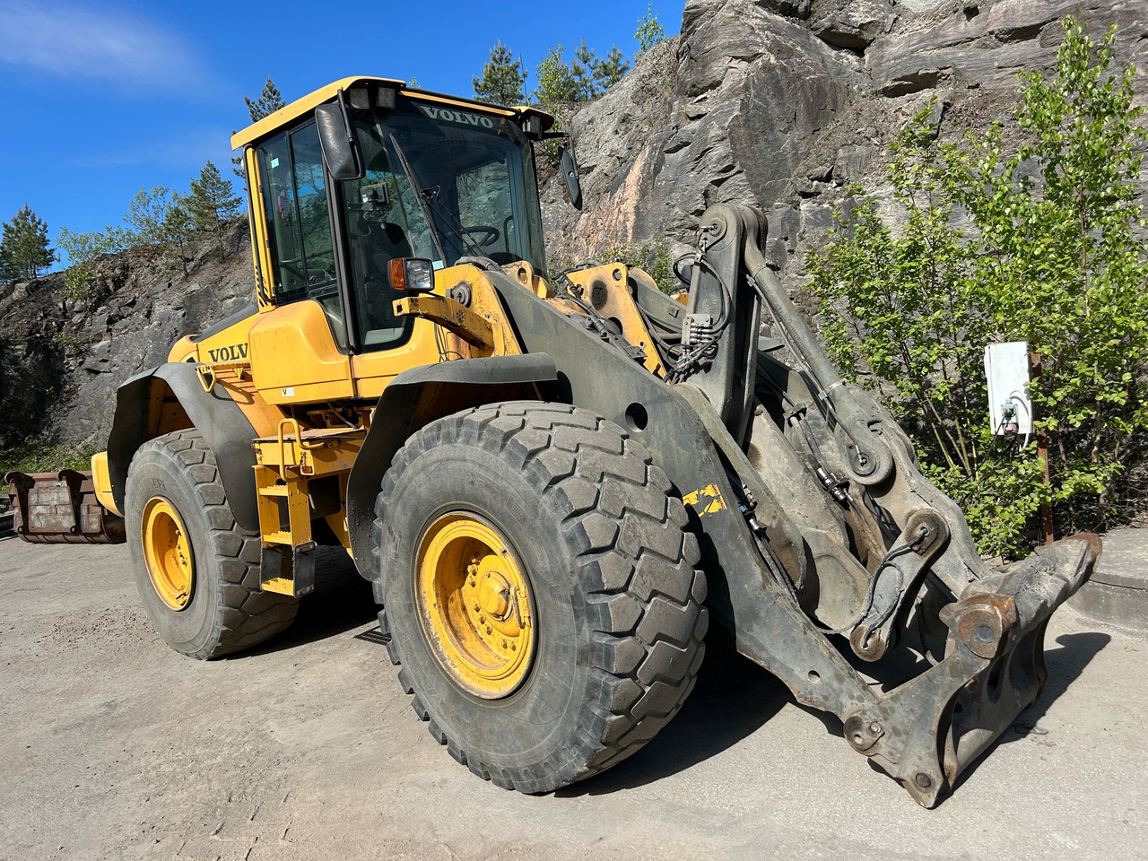 Volvo L120F - Натоварувач на тркала: слика 1 Volvo L120F - Натоварувач на тркала: слика 1