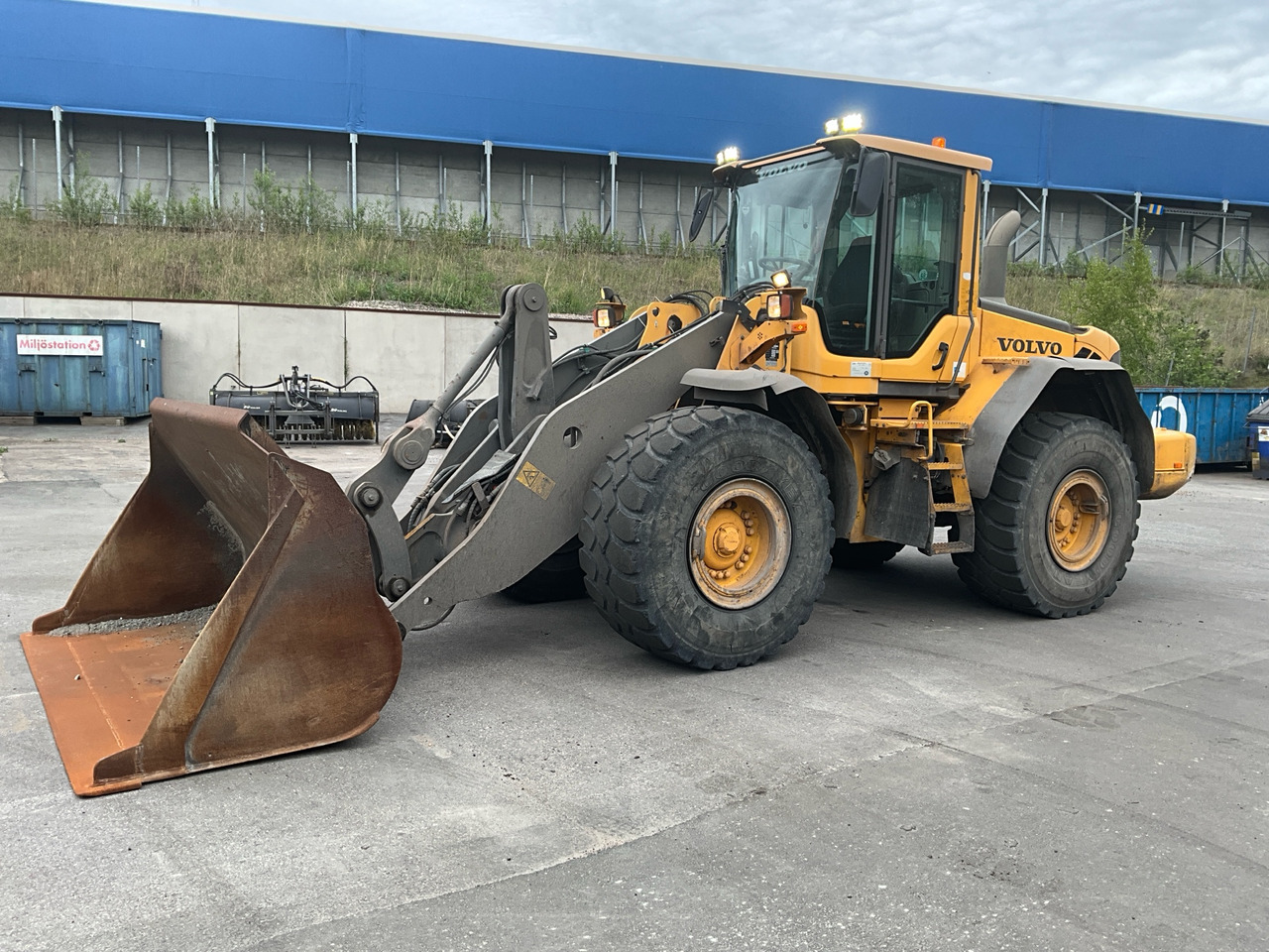 Volvo L120F - Натоварувач на тркала: слика 1 Volvo L120F - Натоварувач на тркала: слика 1