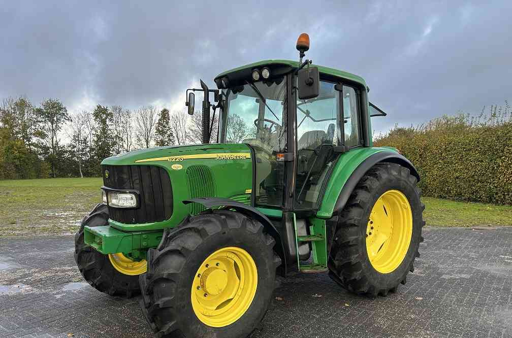 John Deere 6220 premium, 7500 uur MARGEPRIJS - Трактор: слика 1 John Deere 6220 premium, 7500 uur MARGEPRIJS - Трактор: слика 1