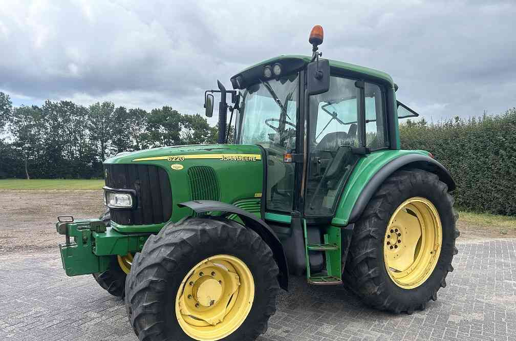 John Deere 6220 premium - Трактор: слика 1 John Deere 6220 premium - Трактор: слика 1