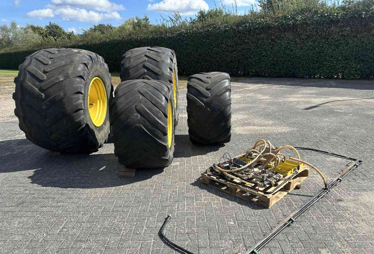 Michelin 1050/50x32 en 750/50x26 luchtdrukwissel set - Гуми и бандажи за Земјоделска машина: слика 2 Michelin 1050/50x32 en 750/50x26 luchtdrukwissel set - Гуми и бандажи за Земјоделска машина: слика 2