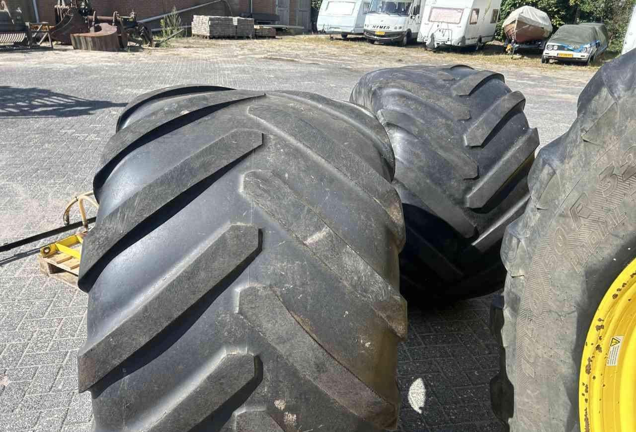 Michelin 1050/50x32 en 750/50x26 luchtdrukwissel set - Гуми и бандажи за Земјоделска машина: слика 4 Michelin 1050/50x32 en 750/50x26 luchtdrukwissel set - Гуми и бандажи за Земјоделска машина: слика 4