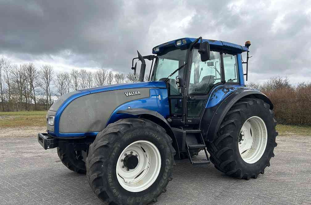 Valtra T130 trekker - Трактор: слика 1 Valtra T130 trekker - Трактор: слика 1