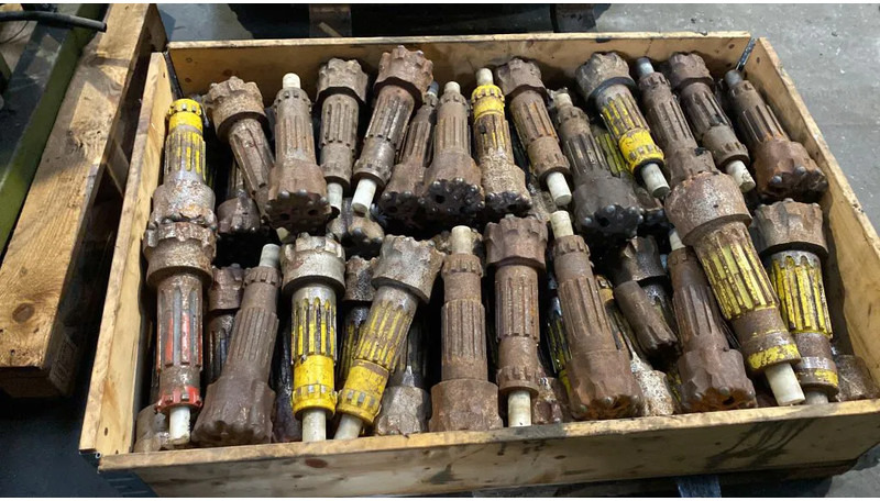 Diversen Sandvik Atlas copco Halco Drill Head rock bit 3.5 and 4 inch - Машина за бушење: слика 1 Diversen Sandvik Atlas copco Halco Drill Head rock bit 3.5 and 4 inch - Машина за бушење: слика 1