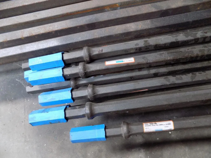Diversen Sandvik Atlas copco Halco Drill Head rock bit 3.5 and 4 inch - Машина за бушење: слика 5 Diversen Sandvik Atlas copco Halco Drill Head rock bit 3.5 and 4 inch - Машина за бушење: слика 5