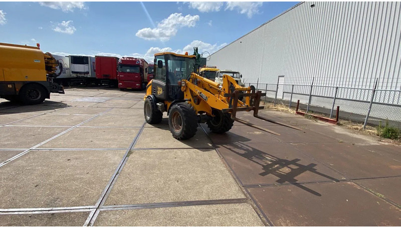 JCB KNIKSCHOVEL 406 - Натоварувач на тркала: слика 1 JCB KNIKSCHOVEL 406 - Натоварувач на тркала: слика 1