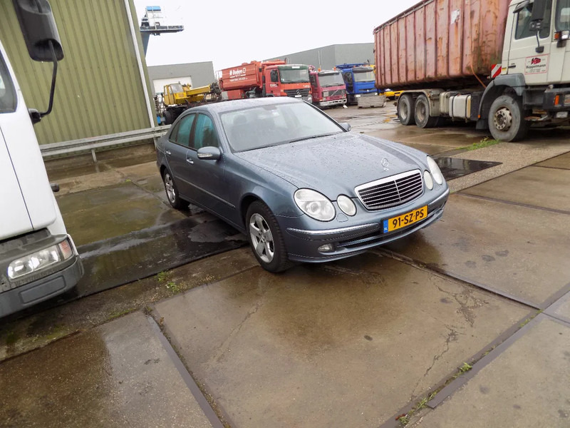 Mercedes-Benz E-Klasse 320 CDI sedan avantgarde - Автомобил: слика 2 Mercedes-Benz E-Klasse 320 CDI sedan avantgarde - Автомобил: слика 2