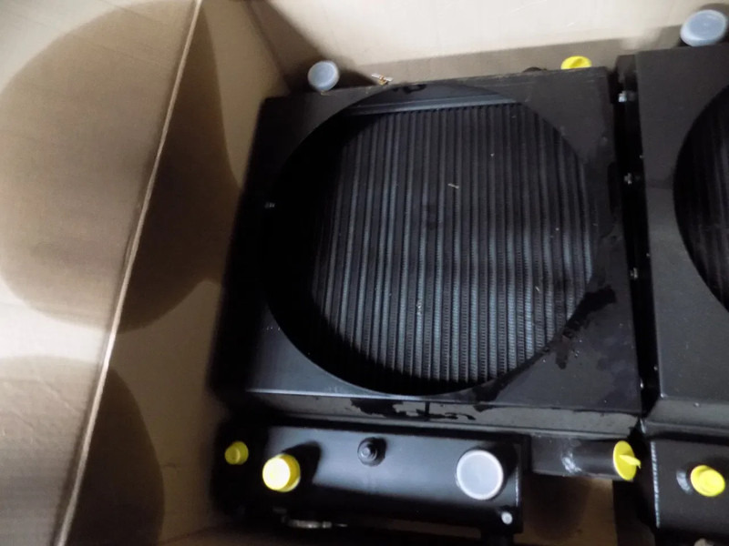 Mercedes-Benz mercedes radiator nieuw - Радијатор: слика 1 Mercedes-Benz mercedes radiator nieuw - Радијатор: слика 1