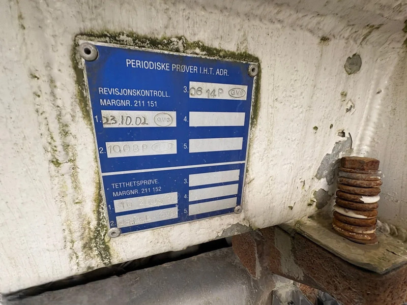 Volvo FL 7 Volvo FL7 285 Fuel tanker 4x2 - Камион цистерна: слика 4 Volvo FL 7 Volvo FL7 285 Fuel tanker 4x2 - Камион цистерна: слика 4