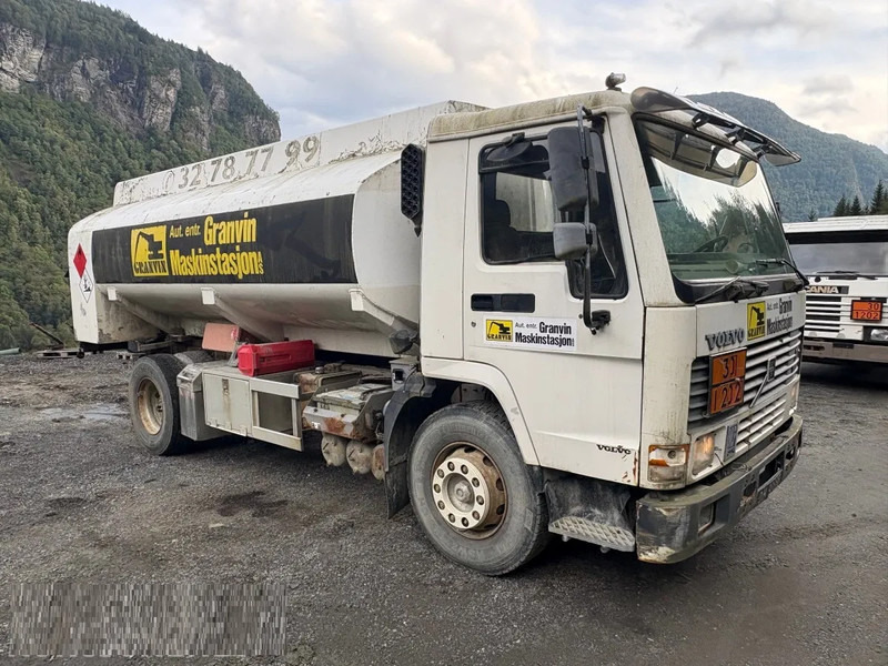 Volvo FL 7 Volvo FL7 285 Fuel tanker 4x2 - Камион цистерна: слика 2 Volvo FL 7 Volvo FL7 285 Fuel tanker 4x2 - Камион цистерна: слика 2