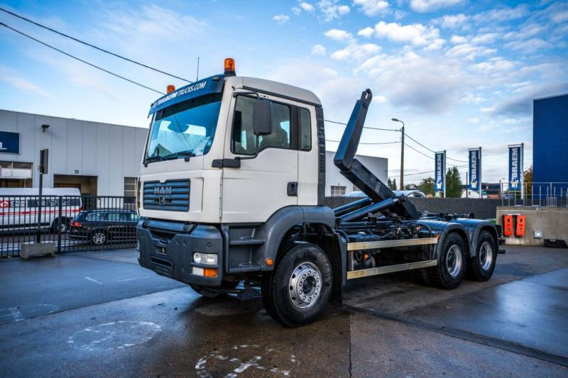 MAN TGA 33.360 BB - Камион со кука за подигање: слика 1 MAN TGA 33.360 BB - Камион со кука за подигање: слика 1