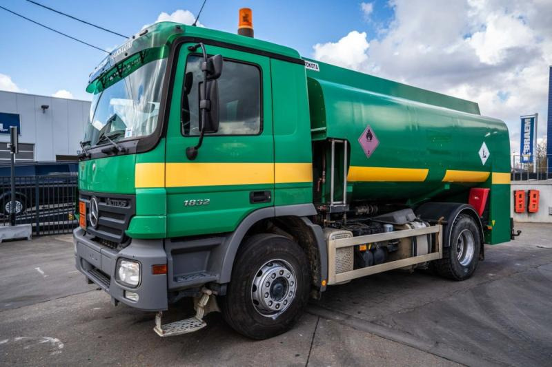 Mercedes ACTROS 1832 +12.000 L/3 comp. - Камион цистерна: слика 1 Mercedes ACTROS 1832 +12.000 L/3 comp. - Камион цистерна: слика 1