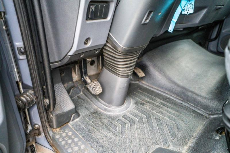 Камион сандучар Mercedes ATEGO 1218 L+ moving lift: слика 9