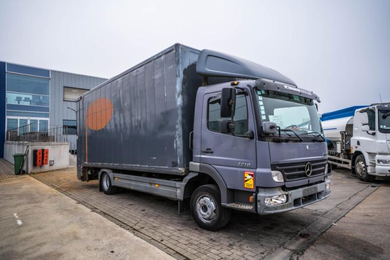 Mercedes ATEGO 1218 L+ moving lift - Камион сандучар: слика 2 Mercedes ATEGO 1218 L+ moving lift - Камион сандучар: слика 2