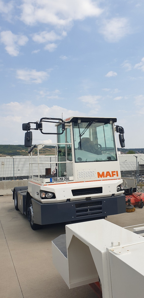 MAFI T230 - Трактор на терминалот: слика 2 MAFI T230 - Трактор на терминалот: слика 2