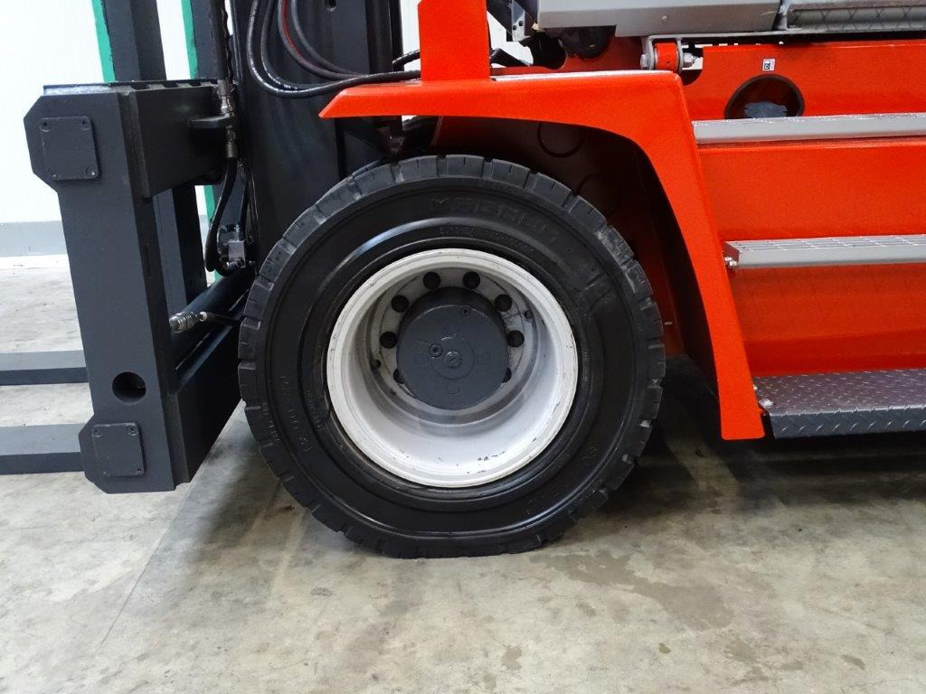 Kalmar DCE120-6 - Empty Containers Handler - Дизел вилушкар: слика 2 Kalmar DCE120-6 - Empty Containers Handler - Дизел вилушкар: слика 2