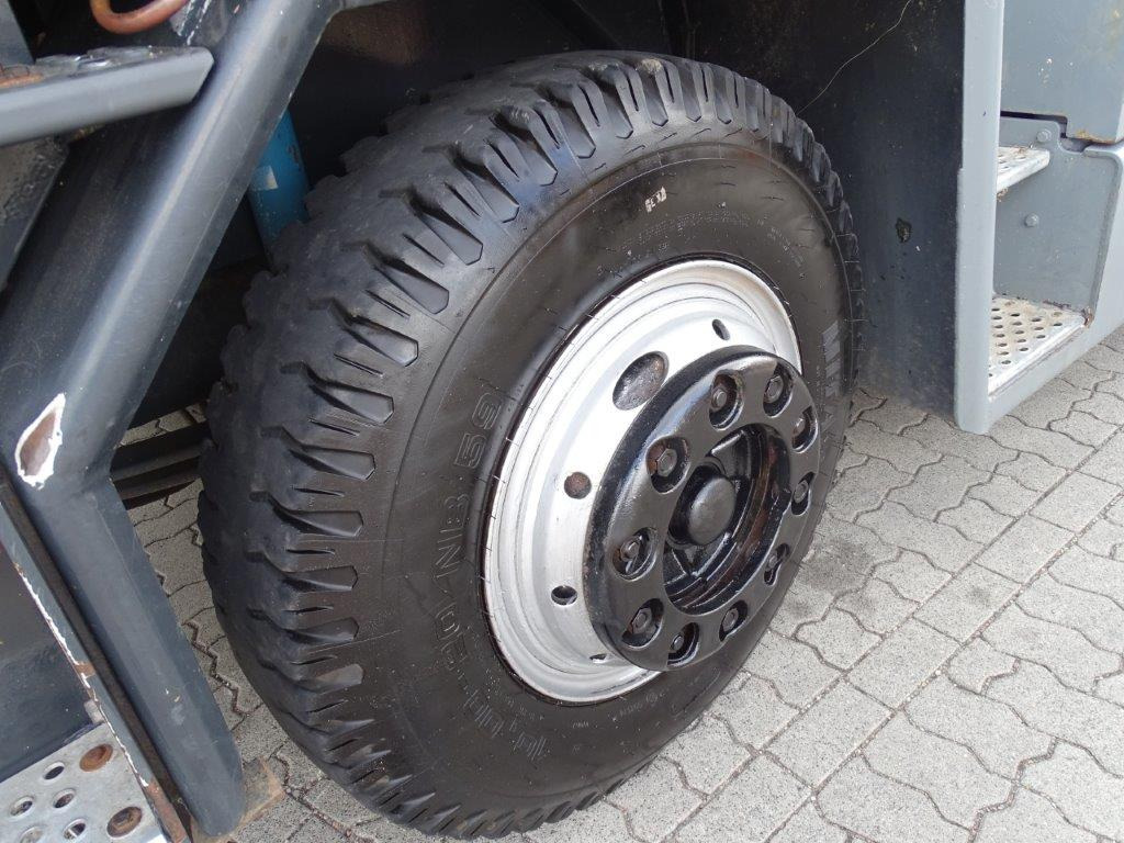 Kalmar TTX182A - Strassenzulassung - Трактор на терминалот: слика 2 Kalmar TTX182A - Strassenzulassung - Трактор на терминалот: слика 2