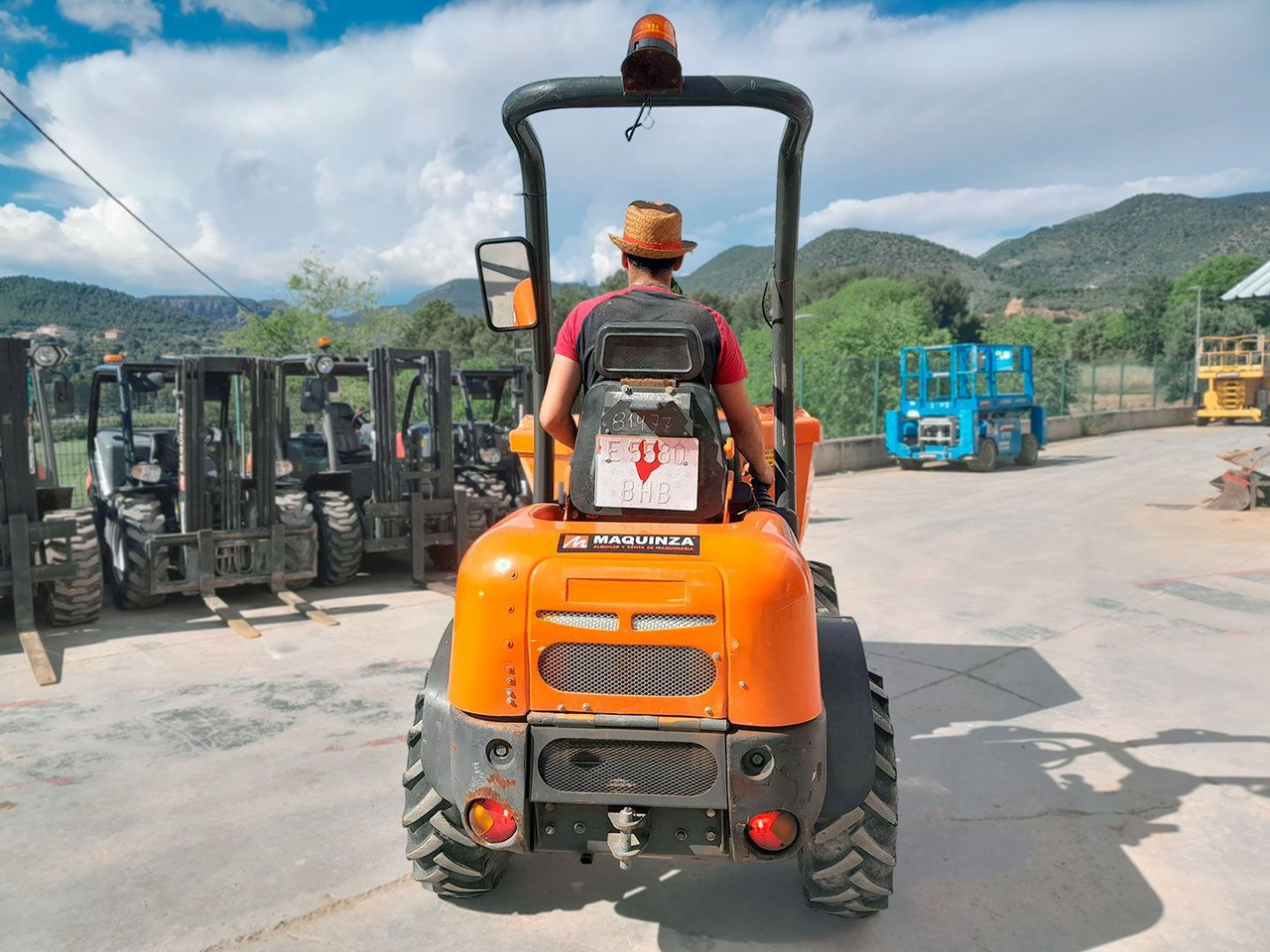 AUSA D150AHG - Мини истоварувач: слика 4 AUSA D150AHG - Мини истоварувач: слика 4