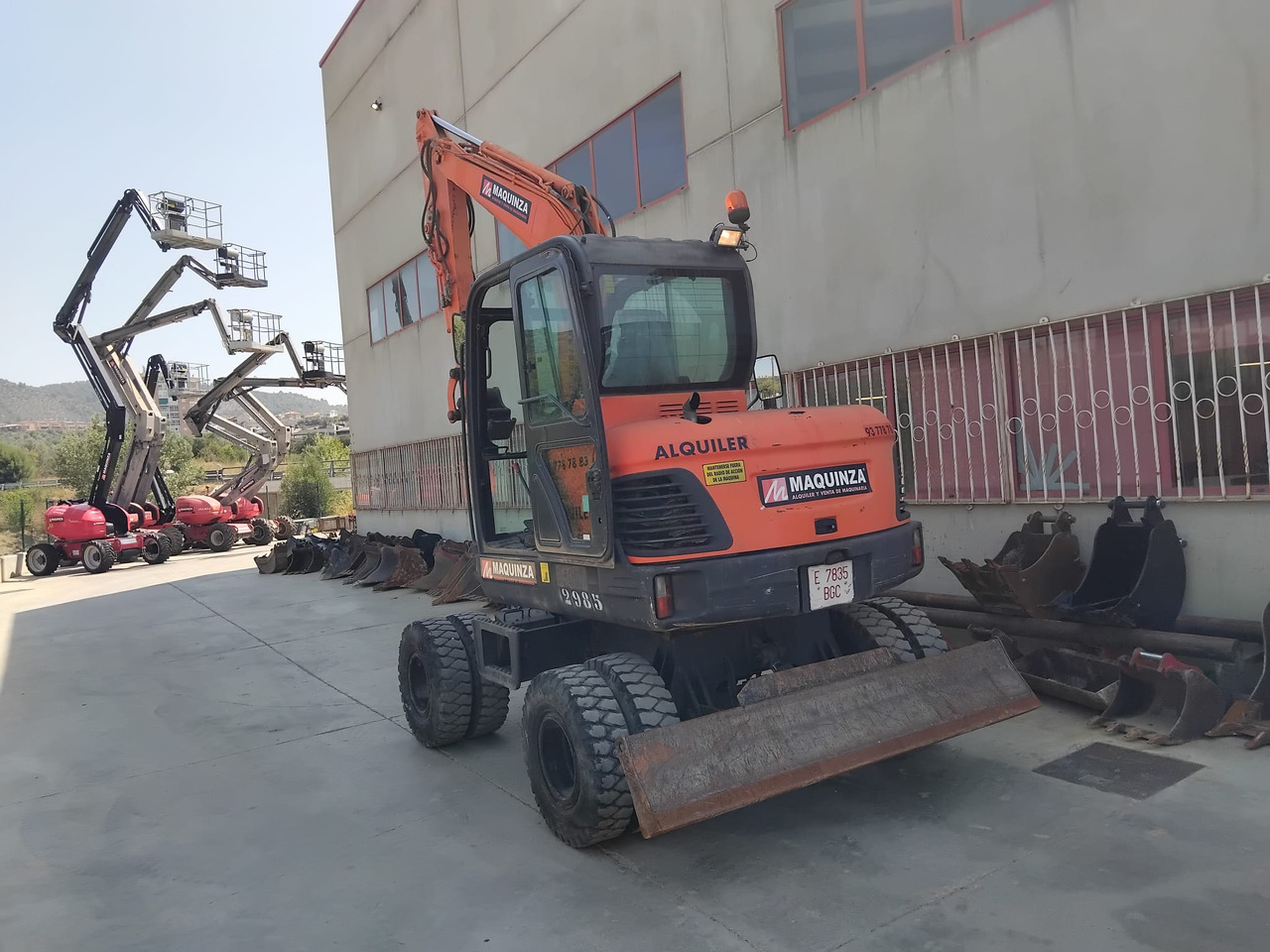 DOOSAN DX55W - Мини багер: слика 3 DOOSAN DX55W - Мини багер: слика 3