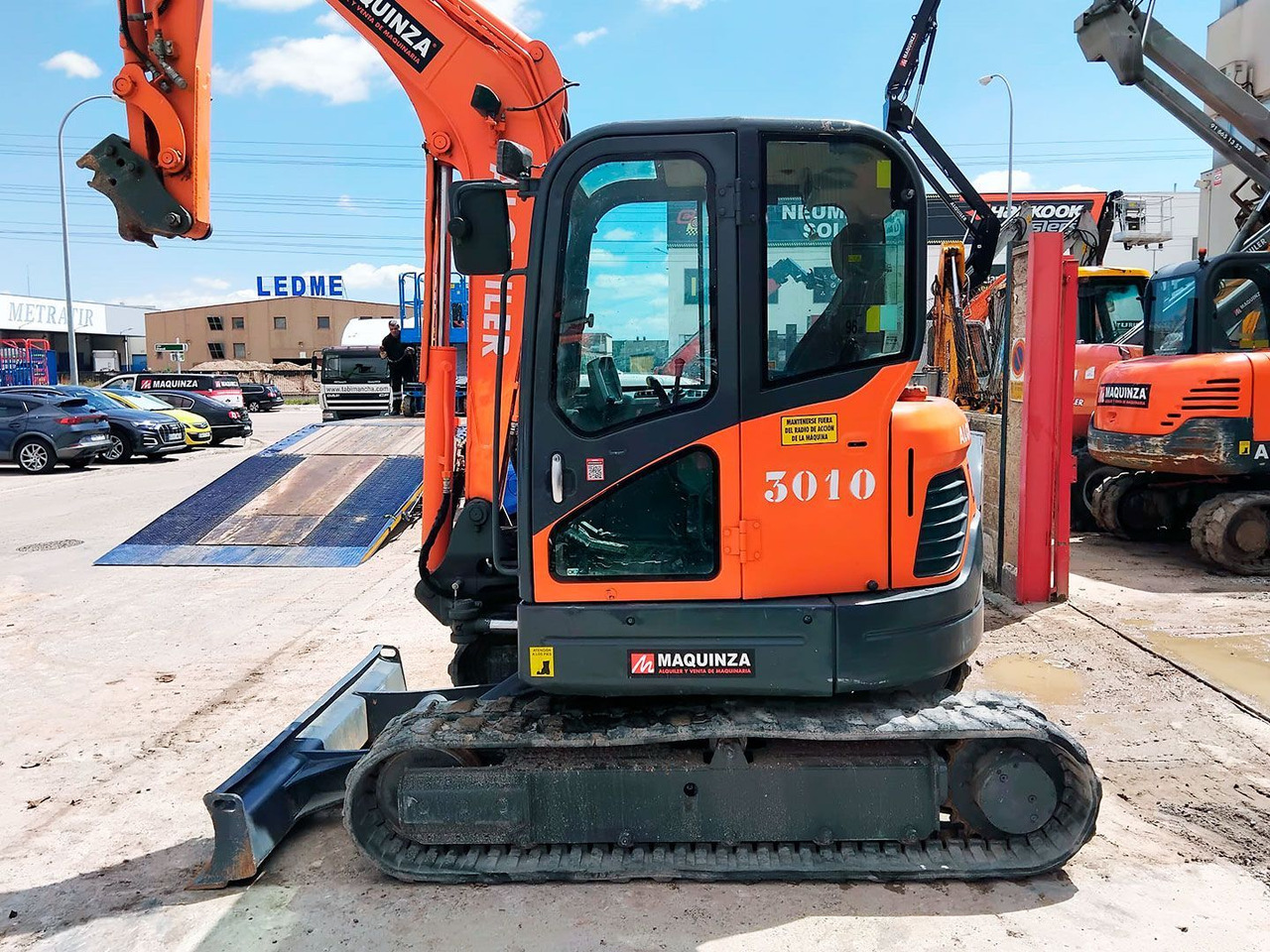 DOOSAN DX60R - Мини багер: слика 1 DOOSAN DX60R - Мини багер: слика 1