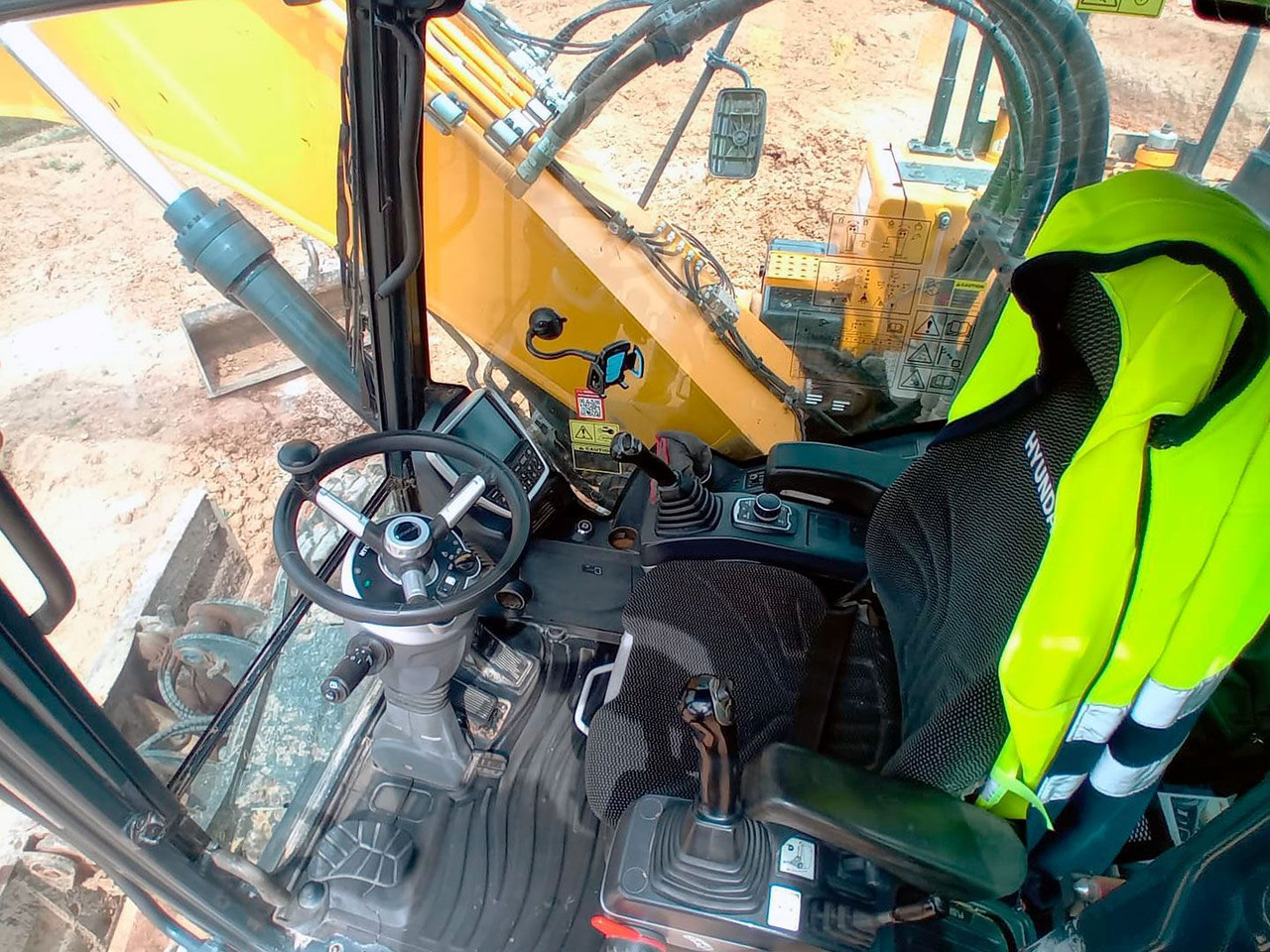 HYUNDAI HW180 - Багер на тркала: слика 3 HYUNDAI HW180 - Багер на тркала: слика 3