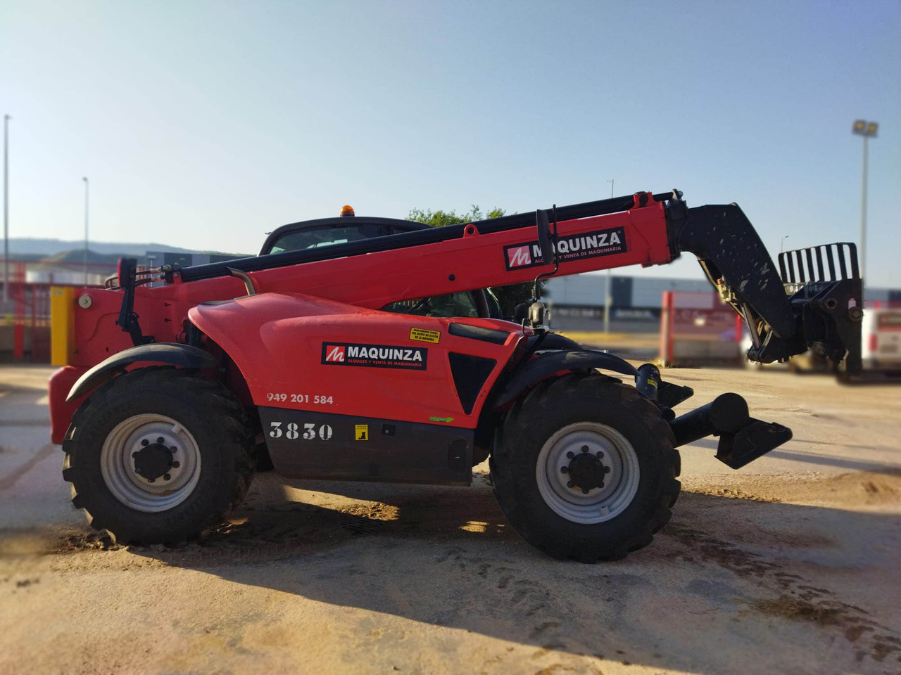 MANITOU MT1335 EASY - Телескопски ракувач: слика 2 MANITOU MT1335 EASY - Телескопски ракувач: слика 2