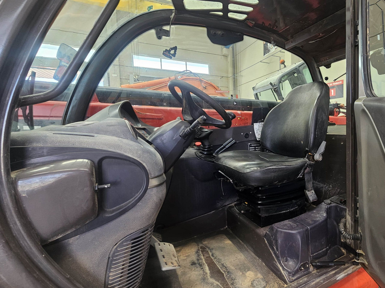 MANITOU MT1335 EASY - Телескопски ракувач: слика 4 MANITOU MT1335 EASY - Телескопски ракувач: слика 4