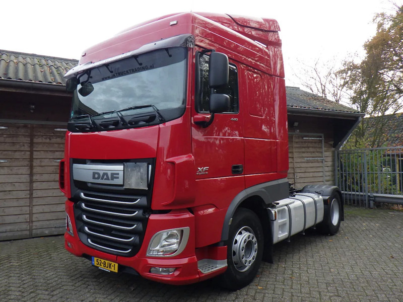 DAF XF 440 NEW TACHO / Holland Truck / 8 Tons vooras / Standairco / Standkachel - Камион влекач: слика 1 DAF XF 440 NEW TACHO / Holland Truck / 8 Tons vooras / Standairco / Standkachel - Камион влекач: слика 1