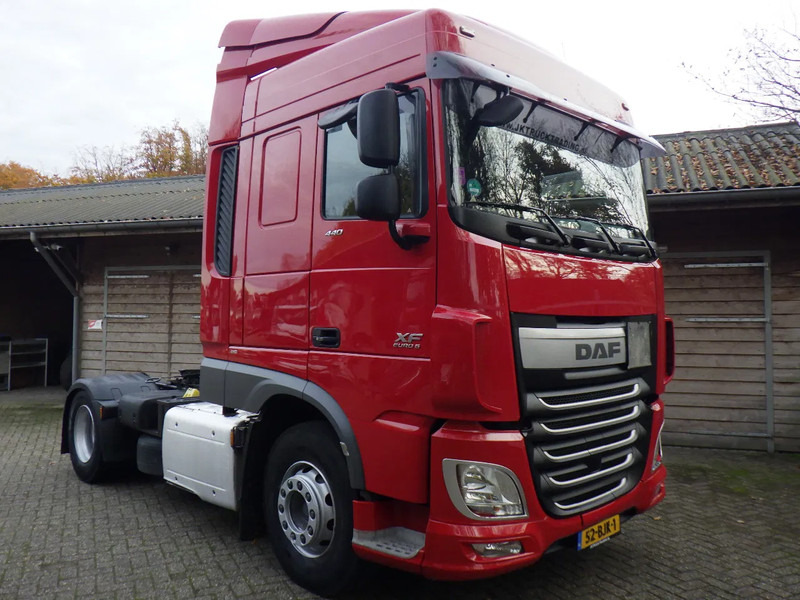 DAF XF 440 NEW TACHO / Holland Truck / 8 Tons vooras / Standairco / Standkachel - Камион влекач: слика 2 DAF XF 440 NEW TACHO / Holland Truck / 8 Tons vooras / Standairco / Standkachel - Камион влекач: слика 2