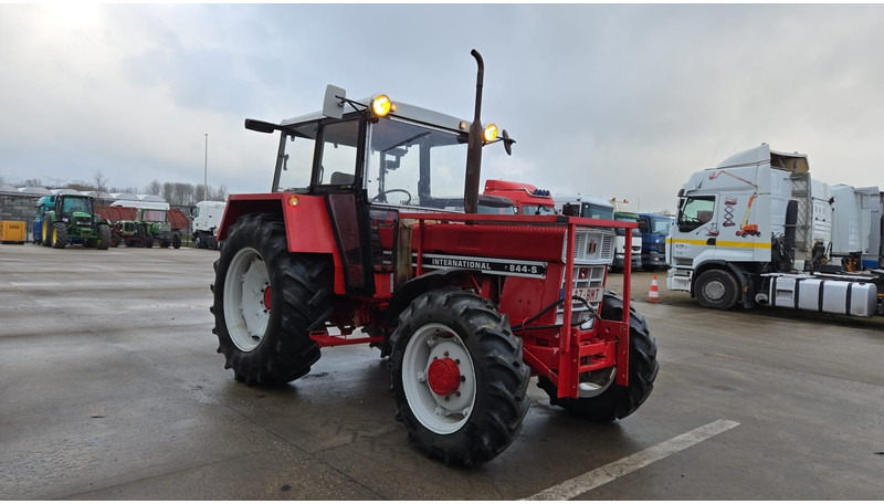 Case International 844 S (4X4 / BELGIAN TRACTOR / PERFECT CONDITION / GEARBOX TOP CONDITION) - Трактор: слика 3 Case International 844 S (4X4 / BELGIAN TRACTOR / PERFECT CONDITION / GEARBOX TOP CONDITION) - Трактор: слика 3