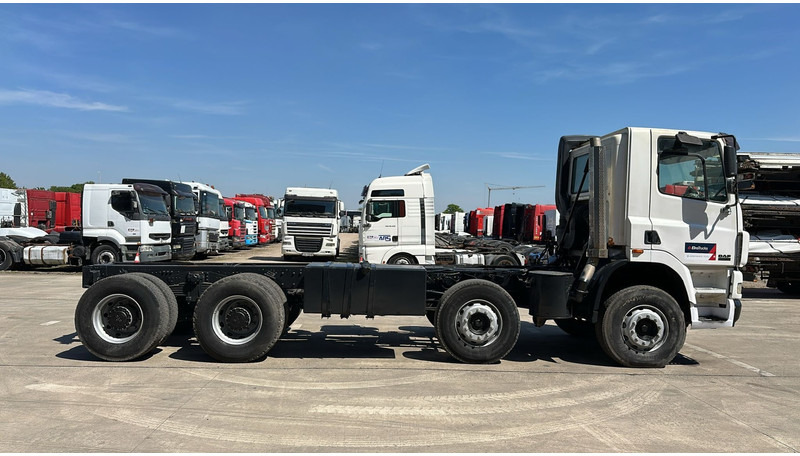 DAF 85 CF 430 (EURO 3 / MANUAL GEARBOX / BOITE MANUELLE / BIG HUB / 8X4 / STEEL SUSP. / LAMES) - Камион со кабинска шасија: слика 3 DAF 85 CF 430 (EURO 3 / MANUAL GEARBOX / BOITE MANUELLE / BIG HUB / 8X4 / STEEL SUSP. / LAMES) - Камион со кабинска шасија: слика 3