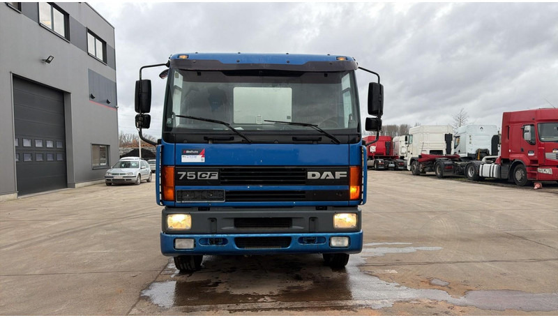 DAF CF 75.290 (15000L / 2 COMPARTIMENTS / MANUAL PUMP / EURO 2 / MANUAL GEARBOX) - Камион цистерна: слика 5 DAF CF 75.290 (15000L / 2 COMPARTIMENTS / MANUAL PUMP / EURO 2 / MANUAL GEARBOX) - Камион цистерна: слика 5