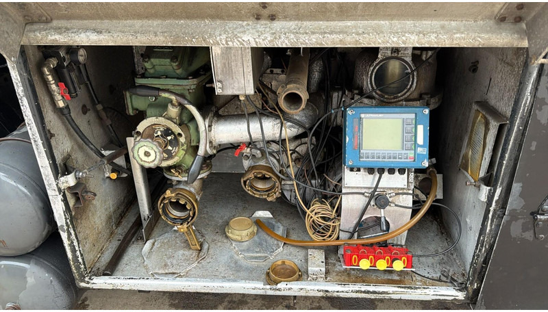 Камион цистерна DAF CF 75.290 (15000L / 2 COMPARTIMENTS / MANUAL PUMP / EURO 2 / MANUAL GEARBOX): слика 18