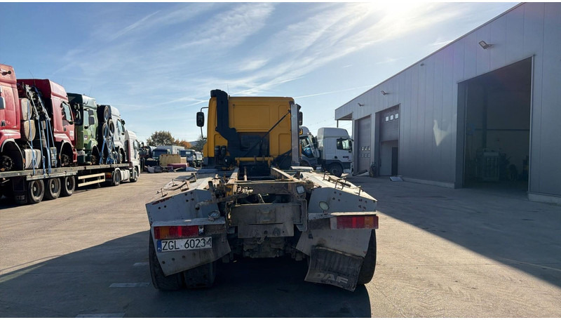 DAF CF 85.360 (BOITE MANUELLE / MANUAL GEARBOX / BIG HUB / GRAND PONT / LAMES / 8X4) - Камион со кабинска шасија: слика 5 DAF CF 85.360 (BOITE MANUELLE / MANUAL GEARBOX / BIG HUB / GRAND PONT / LAMES / 8X4) - Камион со кабинска шасија: слика 5